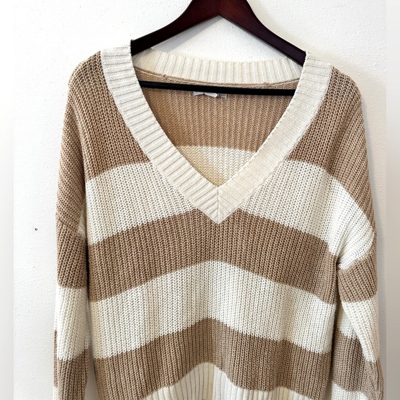 American Eagle Women’s Striped V-Neck Oversized Sweater Size Small - Picture 2 of 9